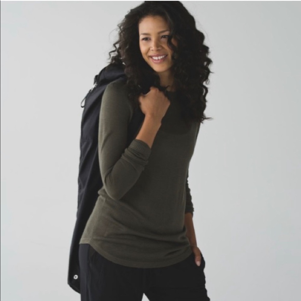 size 6 Lululemon sweater